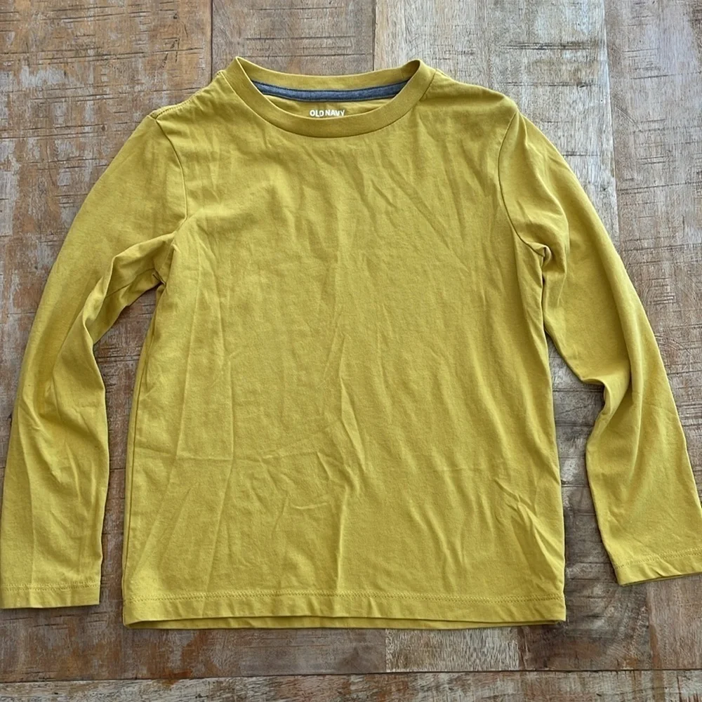 Old Navy boys large tee bundle S(6-7)